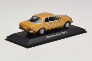 Mercedes 230 CE C123 Gold Metallic Maxichamps 1:43 940032220 Diecast — photo 2 of 5