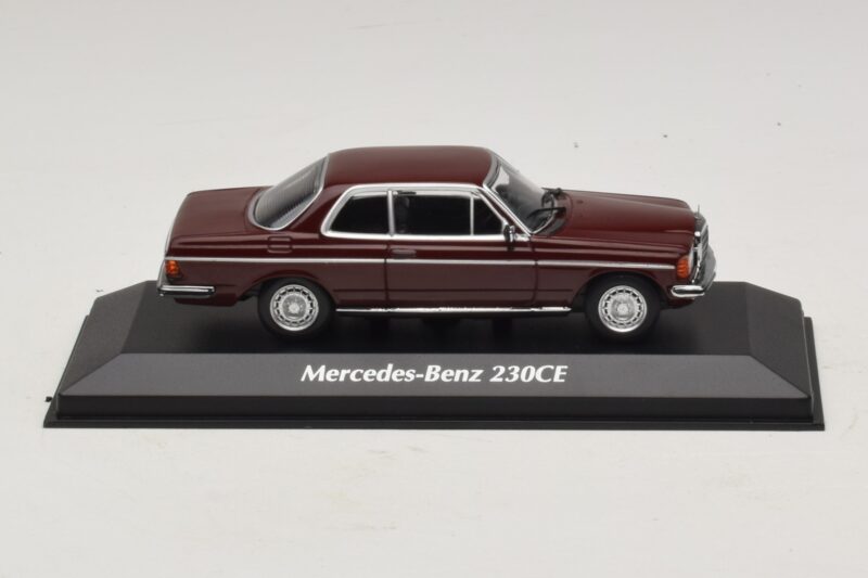 Mercedes 230 CE C123 Red Maxichamps 1:43 940032221 Diecast