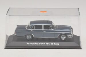 Mercedes 300 SE W112 Lang Blue Metallic Maxichamps 1:43 940035200 Diecast — photo 4 of 5