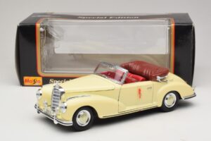 Mercedes 300S Cream Maisto 1:18 31806 Diecast — photo 8 of 8