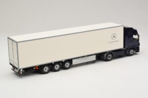 Mercedes Actros 1044 Blue Minichamps 1:43 B66000604 Diecast — photo 2 of 7
