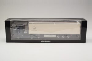 Mercedes Actros 1044 Blue Minichamps 1:43 B66000604 Diecast — photo 6 of 7
