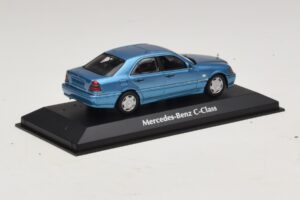Mercedes C-Class W202 Blue Metallic Maxichamps 1:43 940037060 Diecast — photo 2 of 5