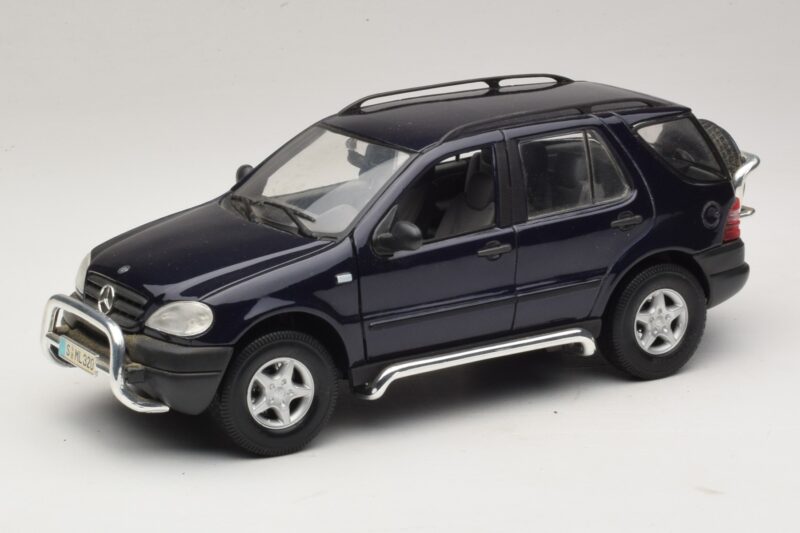 Mercedes ML320 W163 Blue Maisto 1:18 31847 Diecast