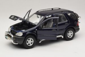 Mercedes ML320 W163 Blue Maisto 1:18 31847 Diecast — photo 2 of 8