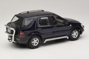 Mercedes ML320 W163 Blue Maisto 1:18 31847 Diecast — photo 3 of 8