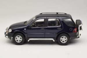 Mercedes ML320 W163 Blue Maisto 1:18 31847 Diecast — photo 4 of 8