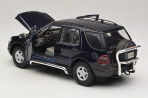 Mercedes ML320 W163 Blue Maisto 1:18 31847 Diecast — photo 5 of 8