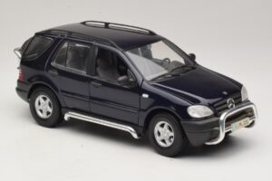 Mercedes ML320 W163 Blue Maisto 1:18 31847 Diecast — photo 6 of 8