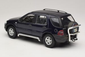 Mercedes ML320 W163 Blue Maisto 1:18 31847 Diecast — photo 7 of 8