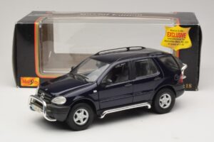 Mercedes ML320 W163 Blue Maisto 1:18 31847 Diecast — photo 8 of 8