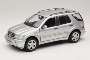 Mercedes ML55 AMG W163 Silver Maisto 1:18 31876-P1 Diecast