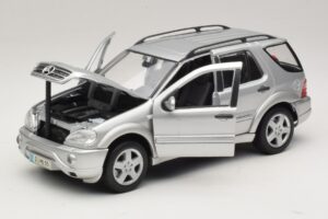 Mercedes ML55 AMG W163 Silver Maisto 1:18 31876-P1 Diecast — photo 2 of 8
