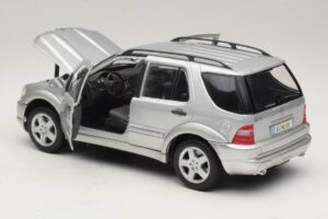 Mercedes ML55 AMG W163 Silver Maisto 1:18 31876-P1 Diecast — photo 5 of 8