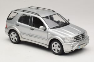 Mercedes ML55 AMG W163 Silver Maisto 1:18 31876-P1 Diecast — photo 6 of 8