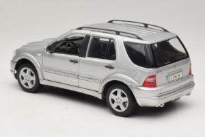 Mercedes ML55 AMG W163 Silver Maisto 1:18 31876-P1 Diecast — photo 7 of 8