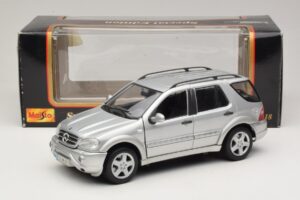 Mercedes ML55 AMG W163 Silver Maisto 1:18 31876-P1 Diecast — photo 8 of 8