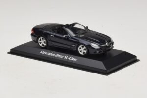 Mercedes SL R230 Blue Metallic Maxichamps 1:43 940037531 Diecast — photo 3 of 5