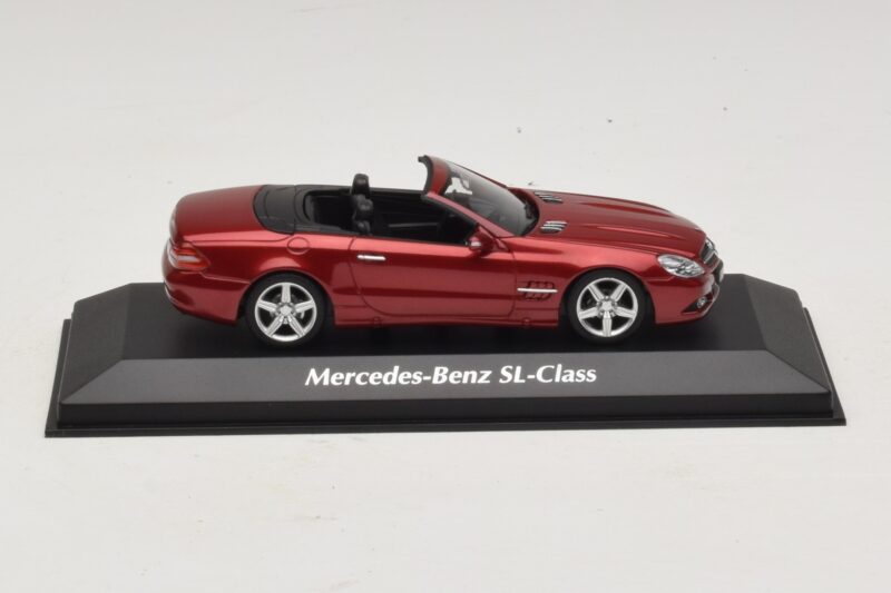 Mercedes SL R230 Red Metallic Maxichamps 1:43 940037530 Diecast