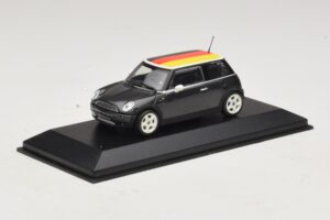 Mini Cooper One R50 Green With German Flag Minichamps 1:43 MINI033 Diecast — photo 2 of 5