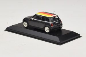 Mini Cooper One R50 Green With German Flag Minichamps 1:43 MINI033 Diecast — photo 3 of 5