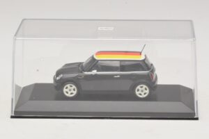 Mini Cooper One R50 Green With German Flag Minichamps 1:43 MINI033 Diecast — photo 4 of 5