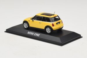 Mini Cooper S R53 Liquid Yellow With Panoramic Roof Minichamps 1:43 MINI013 Diecast — photo 3 of 4