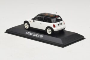 Mini Cooper S R53 White With Black Roof Minichamps 1:43 MINI027 Diecast — photo 3 of 4