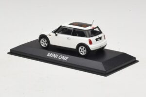 Mini Cooper S R53 White With Panoramic Roof Minichamps 1:43 MINI020 Diecast — photo 3 of 5