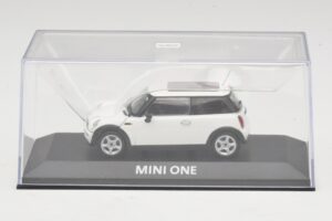 Mini Cooper S R53 White With Panoramic Roof Minichamps 1:43 MINI020 Diecast — photo 4 of 5