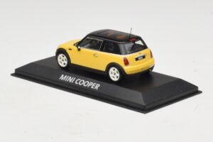 Mini Cooper S R53 Yellow With Black Roof Minichamps 1:43 MINI031 Diecast — photo 3 of 4