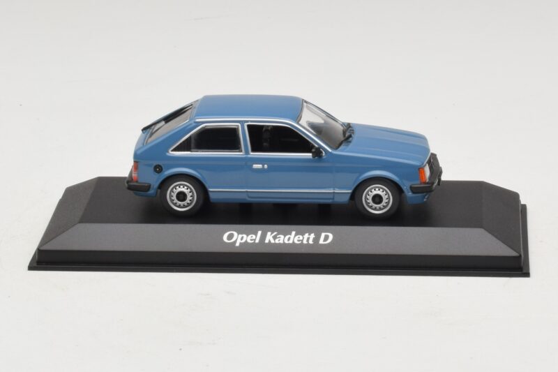 Opel Kadett D Blue Maxichamps 1:43 940044100 Diecast