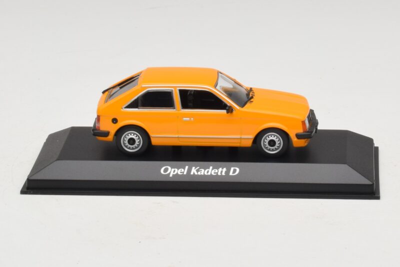 Opel Kadett D Orange Maxichamps 1:43 940044101 Diecast