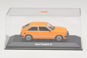 Opel Kadett D Orange Maxichamps 1:43 940044101 Diecast — photo 4 of 5
