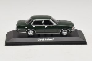 Opel Rekord D Dark Green Maxichamps 1:43 940044001 Diecast