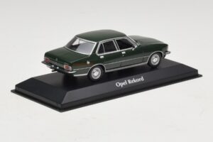 Opel Rekord D Dark Green Maxichamps 1:43 940044001 Diecast — photo 2 of 5
