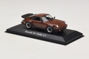 Porsche 911 930 Turbo 3.3 Brown Maxichamps 1:43 940069001 Diecast — photo 3 of 5
