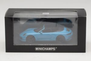 Porsche 911 991.1 Carrera 4 GTS Cabriolet Blue Minichamps 1:43 410067332 Diecast — photo 5 of 5