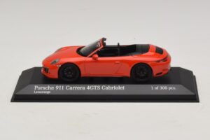 Porsche 911 991.1 Carrera 4 GTS Cabriolet Orange Minichamps 1:43 410067331 Diecast
