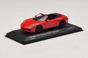 Porsche 911 991.1 Carrera 4 GTS Cabriolet Red Minichamps 1:43 410067330 Diecast — photo 2 of 5