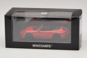 Porsche 911 991.1 Carrera 4 GTS Cabriolet Red Minichamps 1:43 410067330 Diecast — photo 5 of 5
