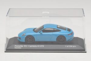 Porsche 911 991.2 Carrera 4 GTS Miami Blue Minichamps 1:43 410067322 Diecast — photo 4 of 5