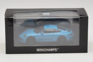 Porsche 911 991.2 Carrera 4 GTS Miami Blue Minichamps 1:43 410067322 Diecast — photo 5 of 5