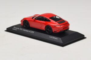 Porsche 911 991.2 Carrera 4 GTS Red Minichamps 1:43 410067320 Diecast — photo 3 of 5