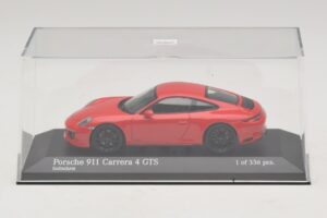 Porsche 911 991.2 Carrera 4 GTS Red Minichamps 1:43 410067320 Diecast — photo 4 of 5