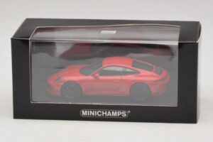 Porsche 911 991.2 Carrera 4 GTS Red Minichamps 1:43 410067320 Diecast — photo 5 of 5