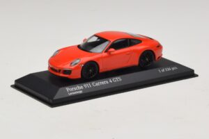 Porsche 911 991.2 Carrera 4 GTS Orange Minichamps 1:43 410067321 Diecast — photo 2 of 5