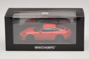 Porsche 911 991.2 Carrera 4 GTS Orange Minichamps 1:43 410067321 Diecast — photo 5 of 5