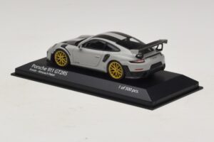 Porsche 911 991.2 GT2 RS Weissach Package Chalk Minichamps 1:43 410067220 Diecast — photo 3 of 5