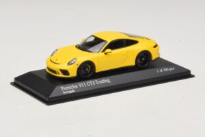 Porsche 911 991.2 GT3 Touring Yellow Minichamps 1:43 410067421 Diecast — photo 2 of 5